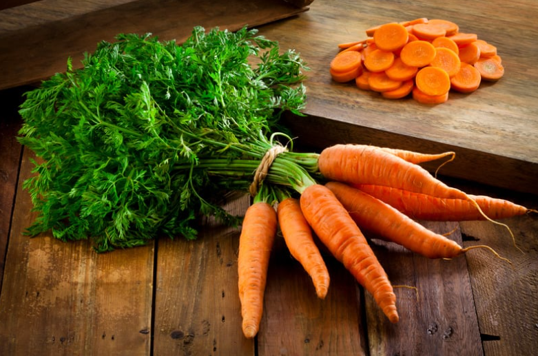 Cà rốt chứa nhiều vitamin A cải thiện da và mắt