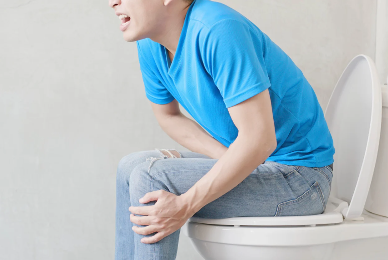 Bé táo bón khiến mẹ lo lắng không thôi