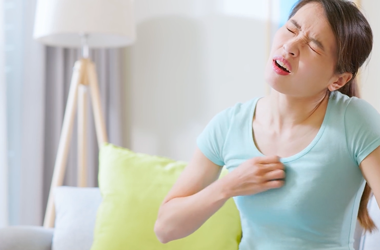 Tình trạng nóng trong luôn gây ra cảm giác khó chịu